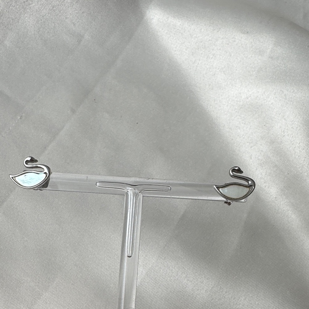 925 Mother of Pearl Swan studs 🦢
